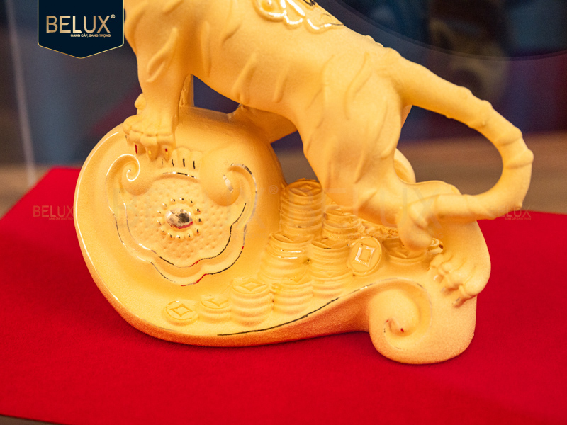 Tượng Hổ Như Ý vàng cát 11x6x12cm